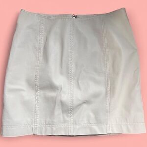 Free people size 4 new /NWT white faux leather mini skirt.